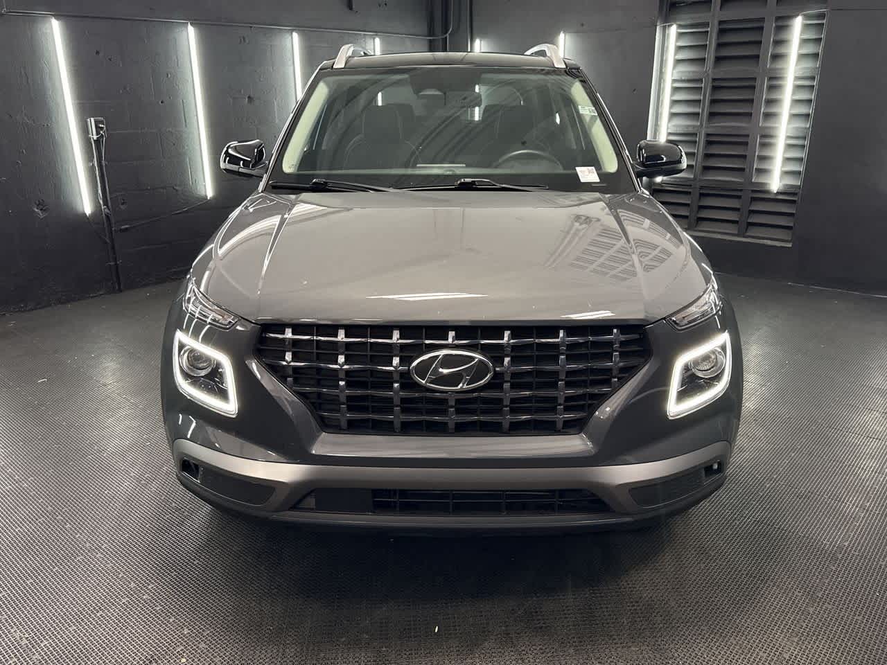 2024 Hyundai Venue Limited photo 9