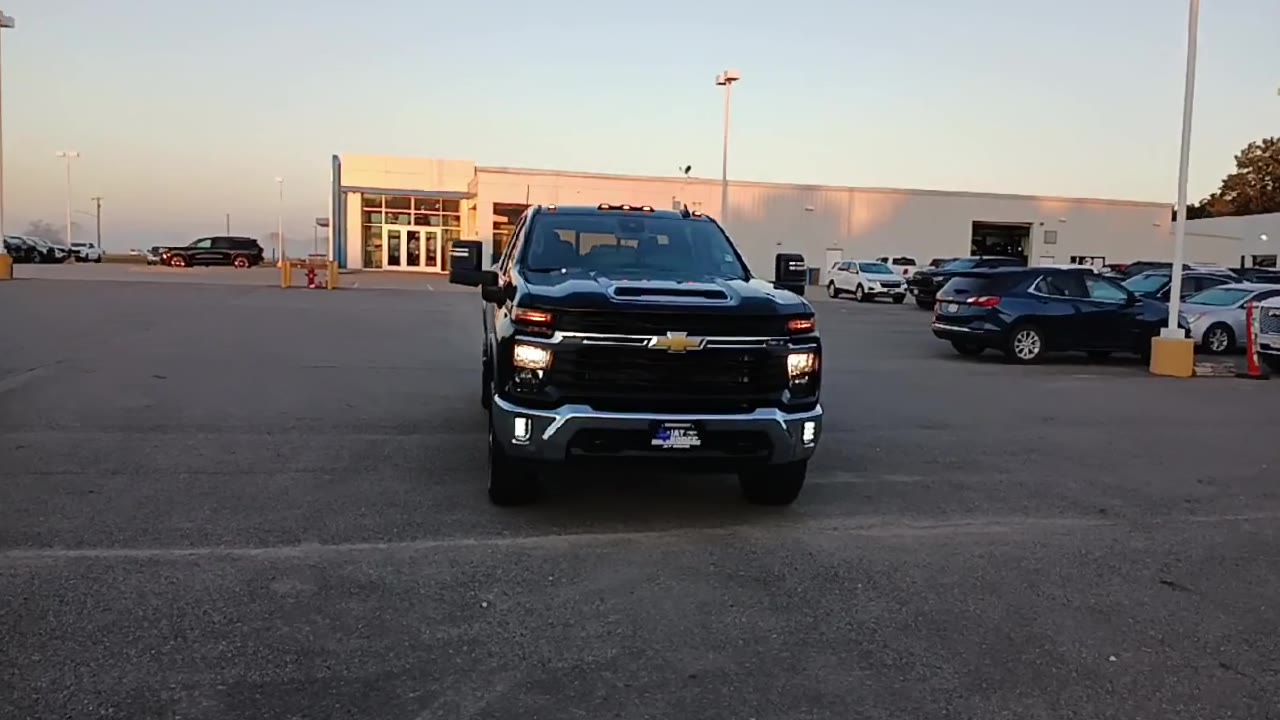 2024 Chevrolet Silverado 2500HD LT photo 3