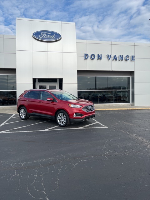 2024 Ford Edge Titanium's photo