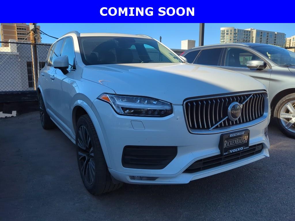2022 Volvo XC90 Momentum's photo
