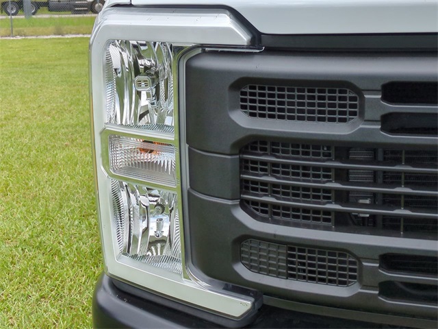 2026 Ford F-350 photo 9