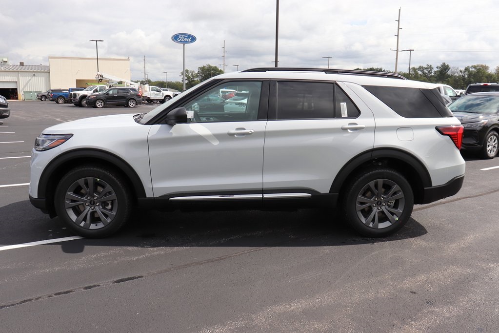 2025 Ford Explorer photo 3