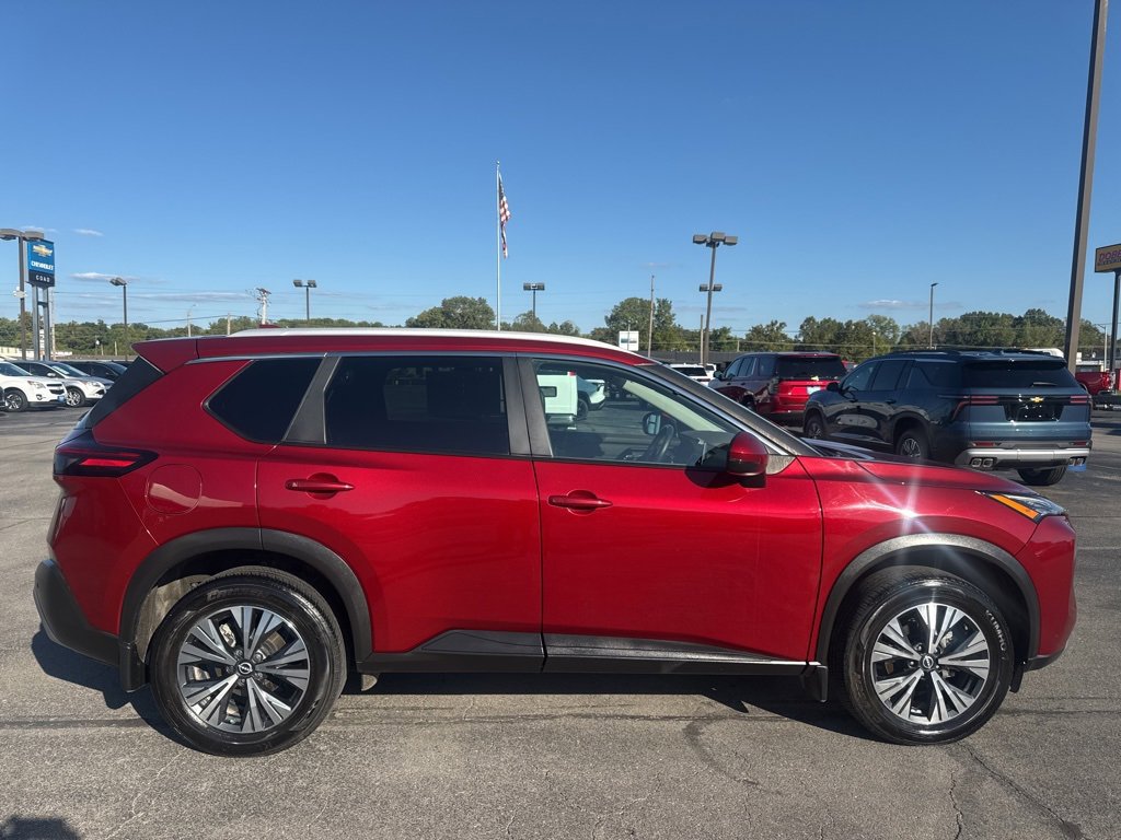 2022 Nissan Rogue SV photo 2