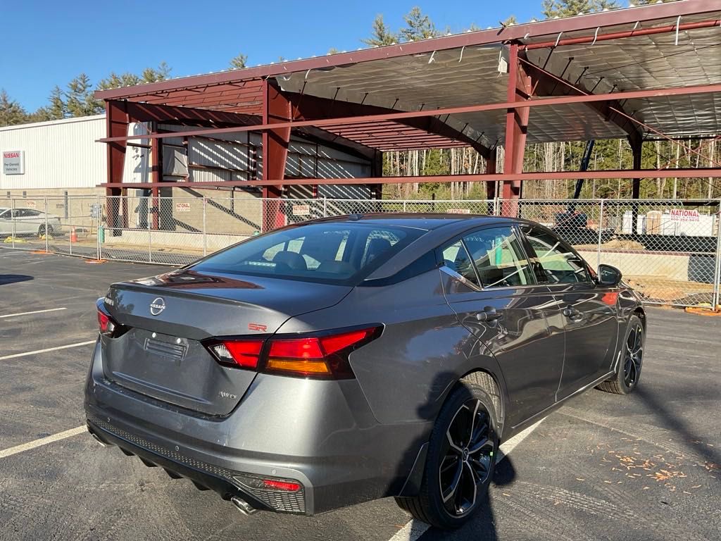 2025 Nissan Altima 2.5 SR photo 7