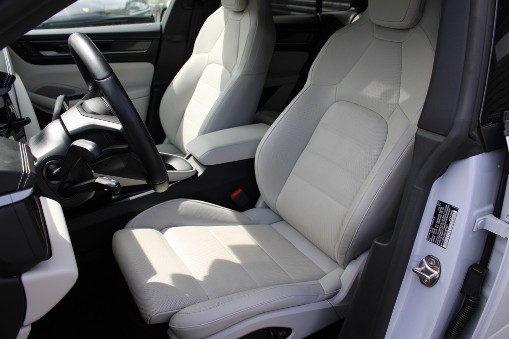 2024 Porsche Macan Electric 4 photo 5