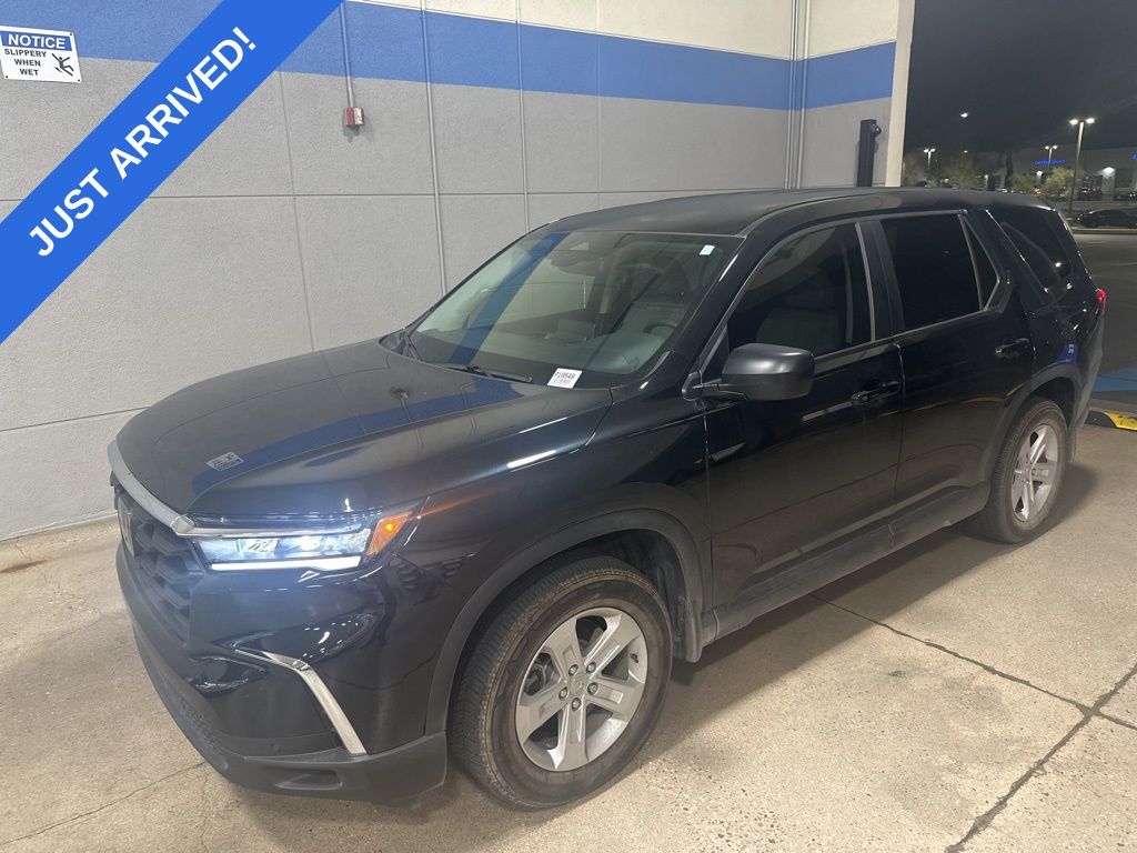 2023 Honda Pilot LX's photo