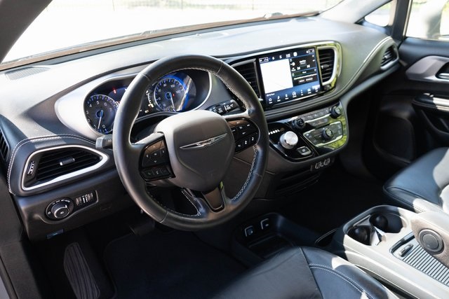 2021 Chrysler Pacifica Touring L photo 3