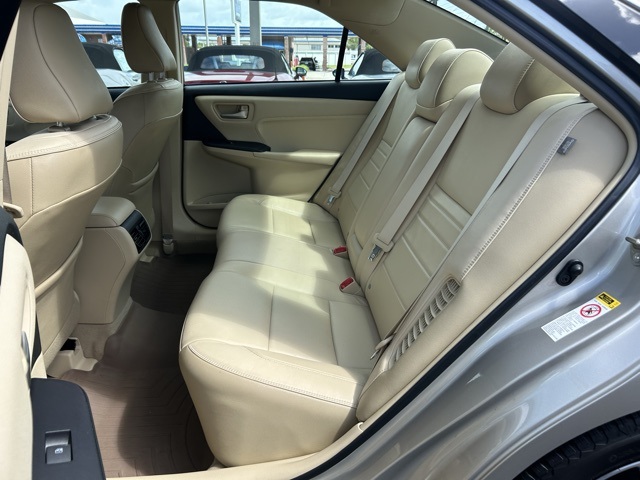 2015 Toyota Camry Hybrid XLE photo 15