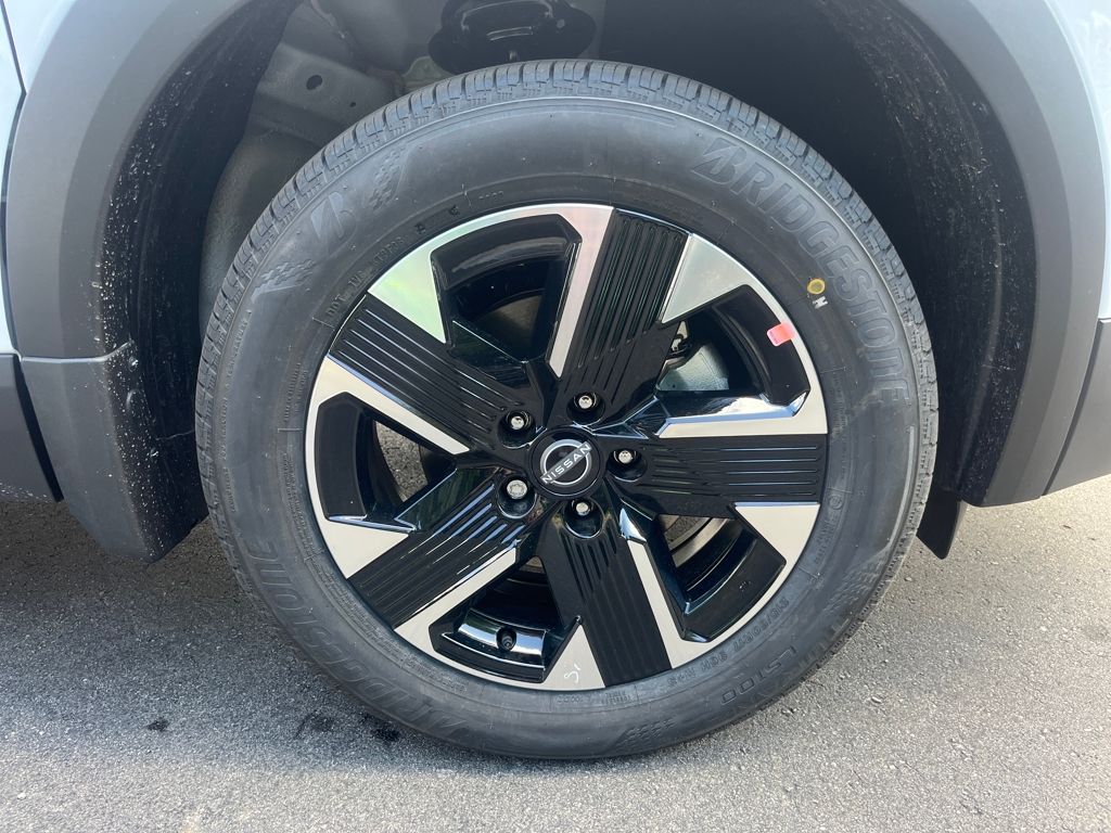 2025 Nissan Kicks SV photo 4