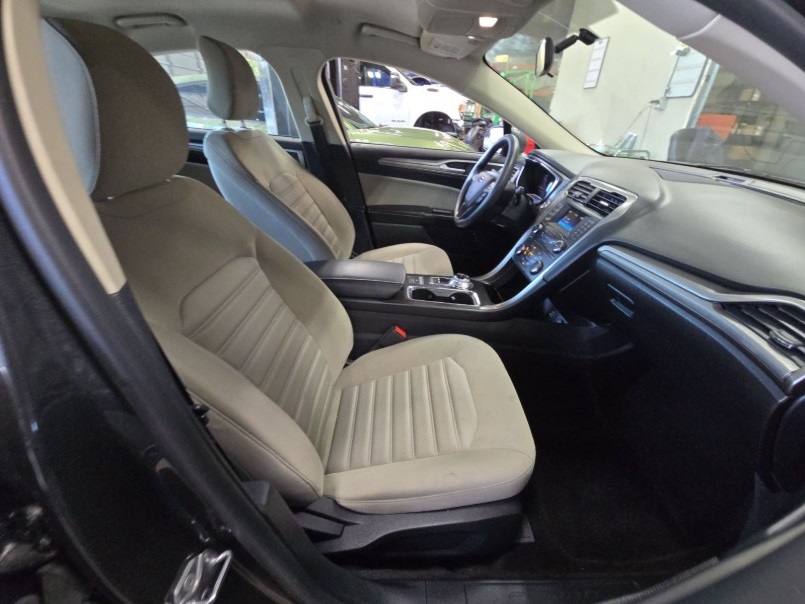 2017 Ford Fusion Hybrid S photo 23