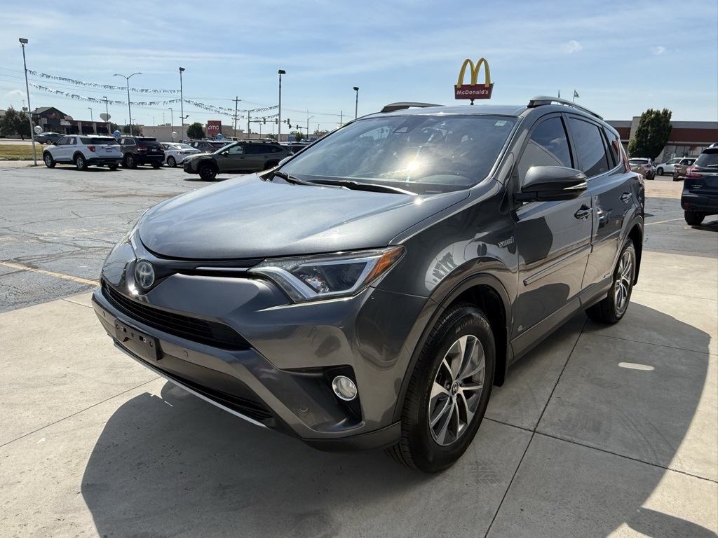 2017 Toyota RAV4 Hybrid XLE photo 4