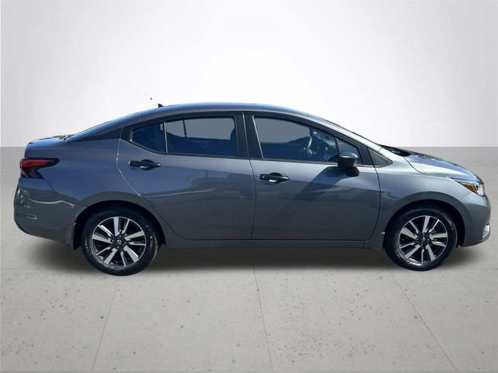 2025 Nissan Versa 1.6 S photo 6