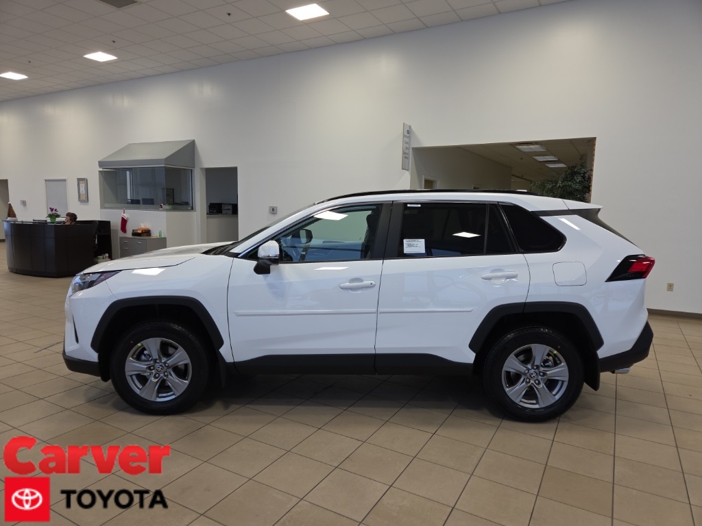 2025 Toyota RAV4 XLE's photo