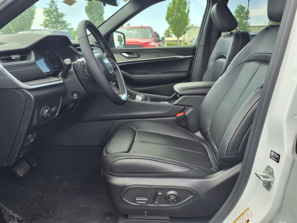 2025 Jeep Grand Cherokee Limited photo 4