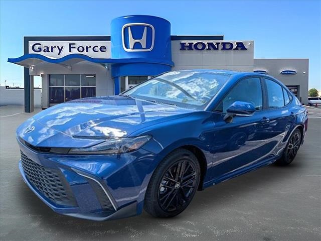 2025 Toyota Camry SE photo 4