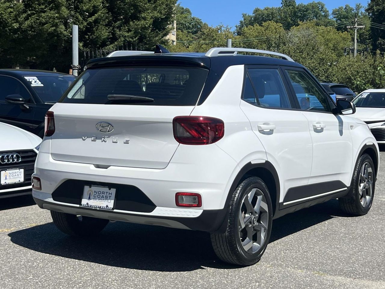 2022 Hyundai Venue Limited photo 4