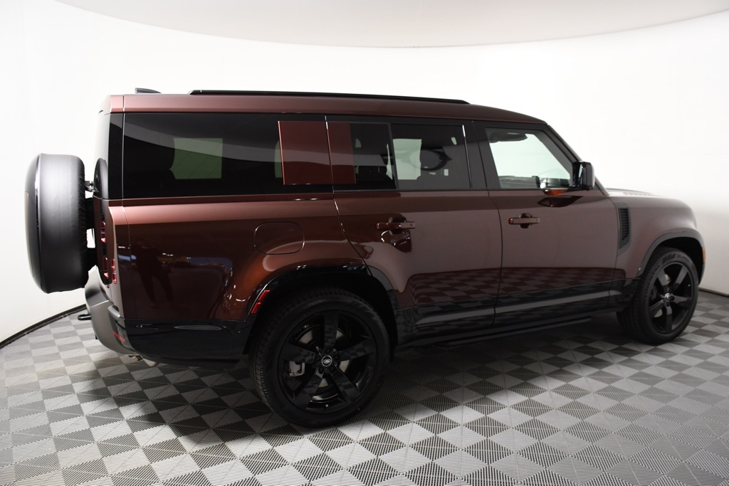2025 Land Rover Defender 130 X-Dynamic SE photo 7