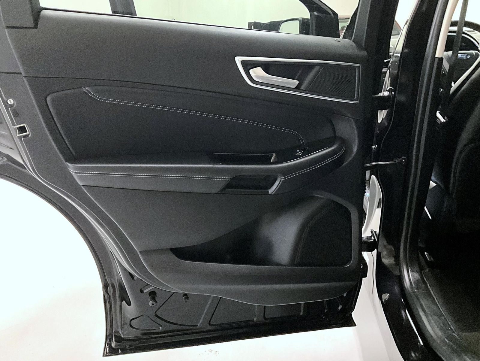 2019 Ford Edge Titanium photo 19