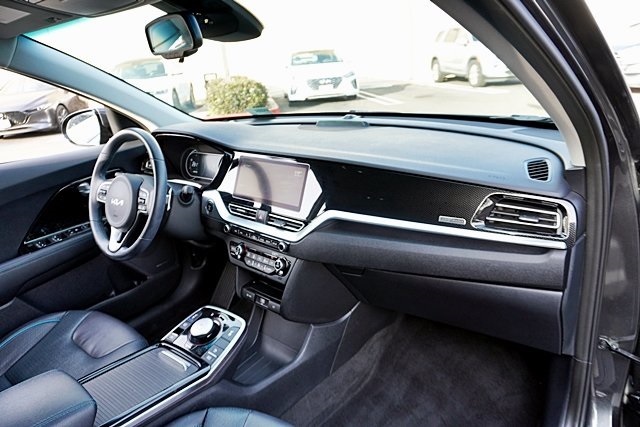 Used 2022 Gray Kia EX Premium image 10