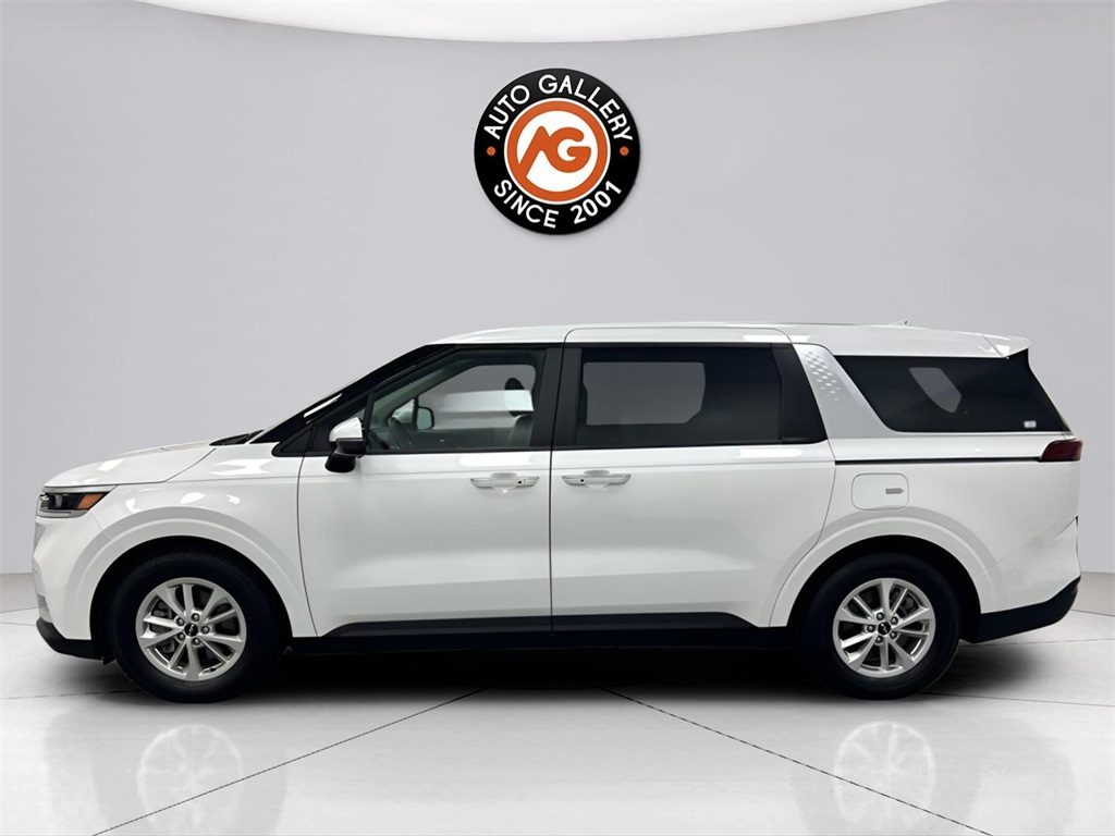 2024 Kia Carnival LX photo 4