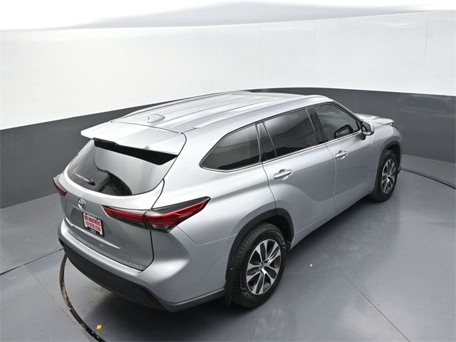 2022 Toyota Highlander XLE photo 24