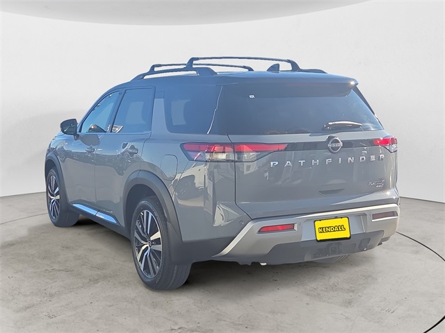 2025 Nissan Pathfinder Platinum photo 2