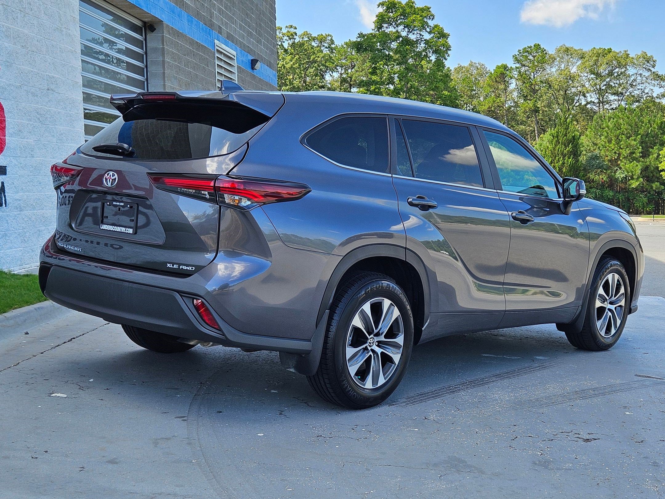 2024 Toyota Highlander XLE photo 7