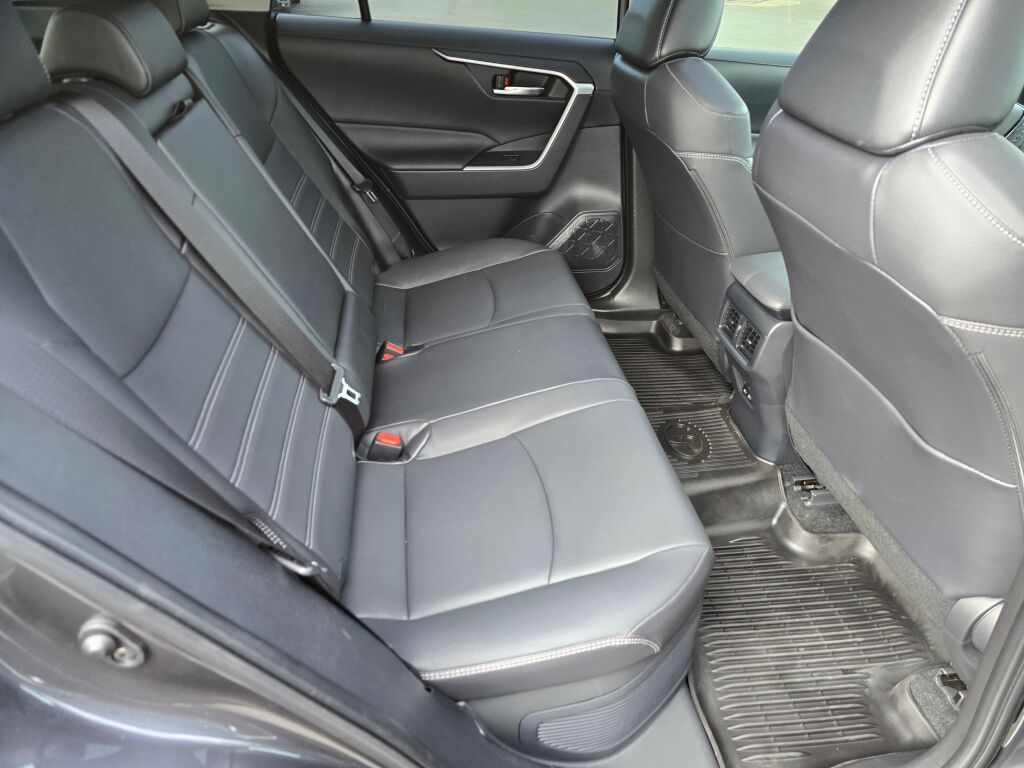 2023 Toyota RAV4 Hybrid XLE Premium photo 12