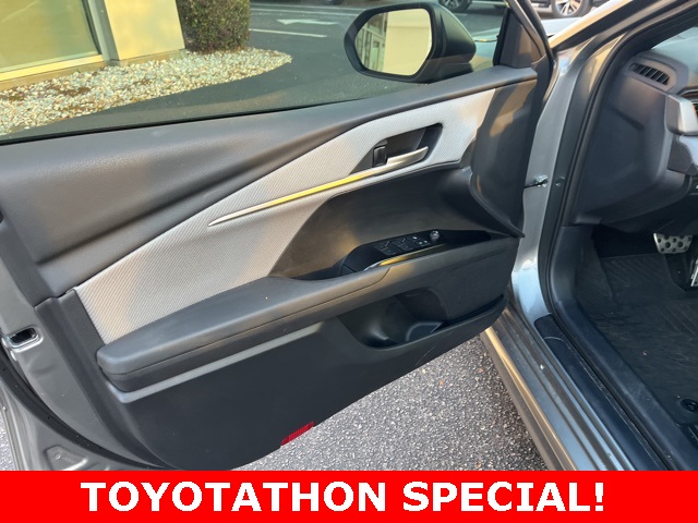 2025 Toyota Camry SE photo 4