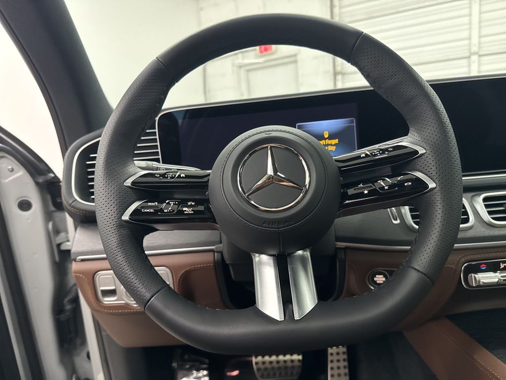 2026 Mercedes Benz GLS 450 4MATIC photo 14