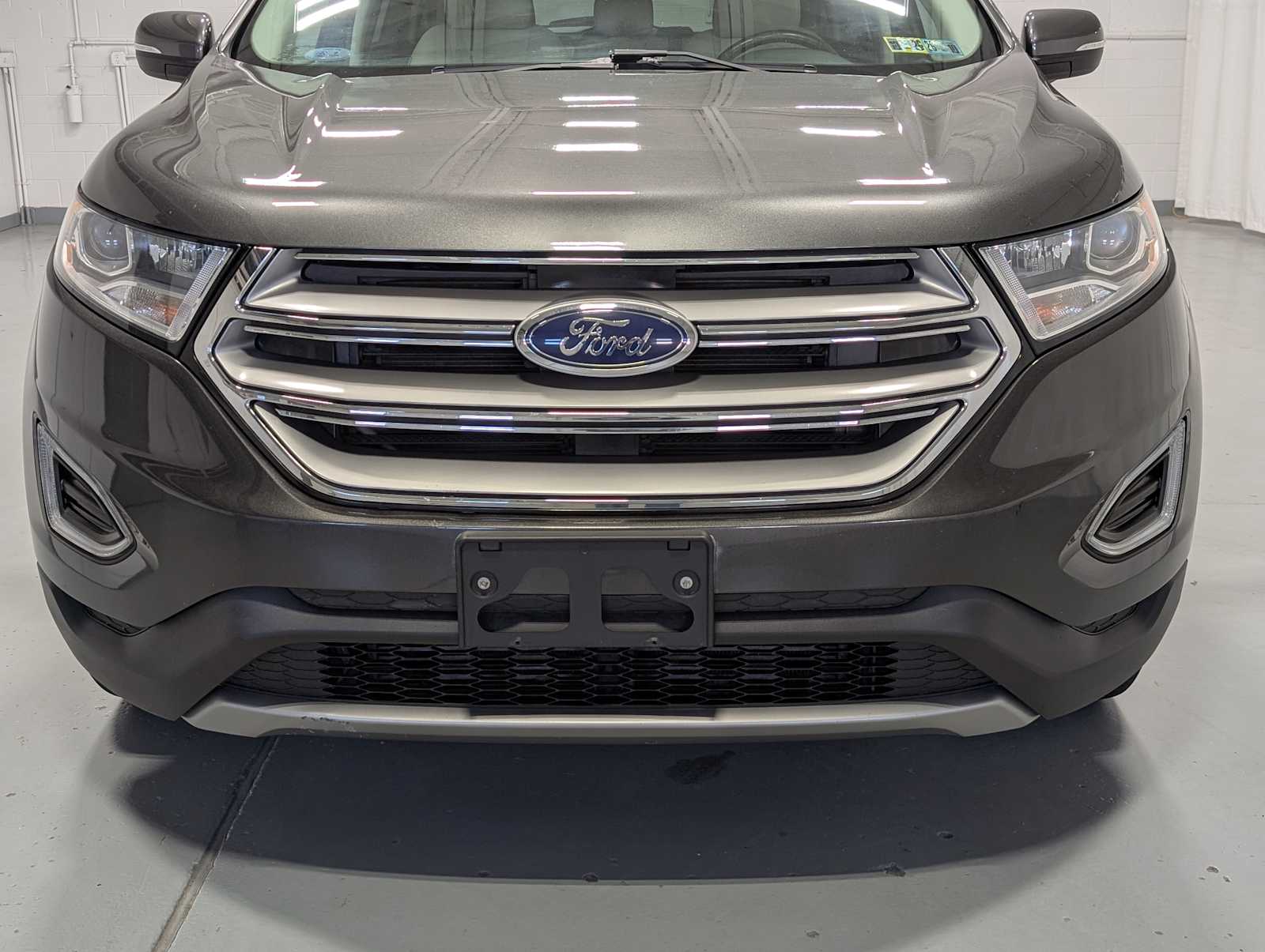 2017 Ford Edge Titanium photo 2