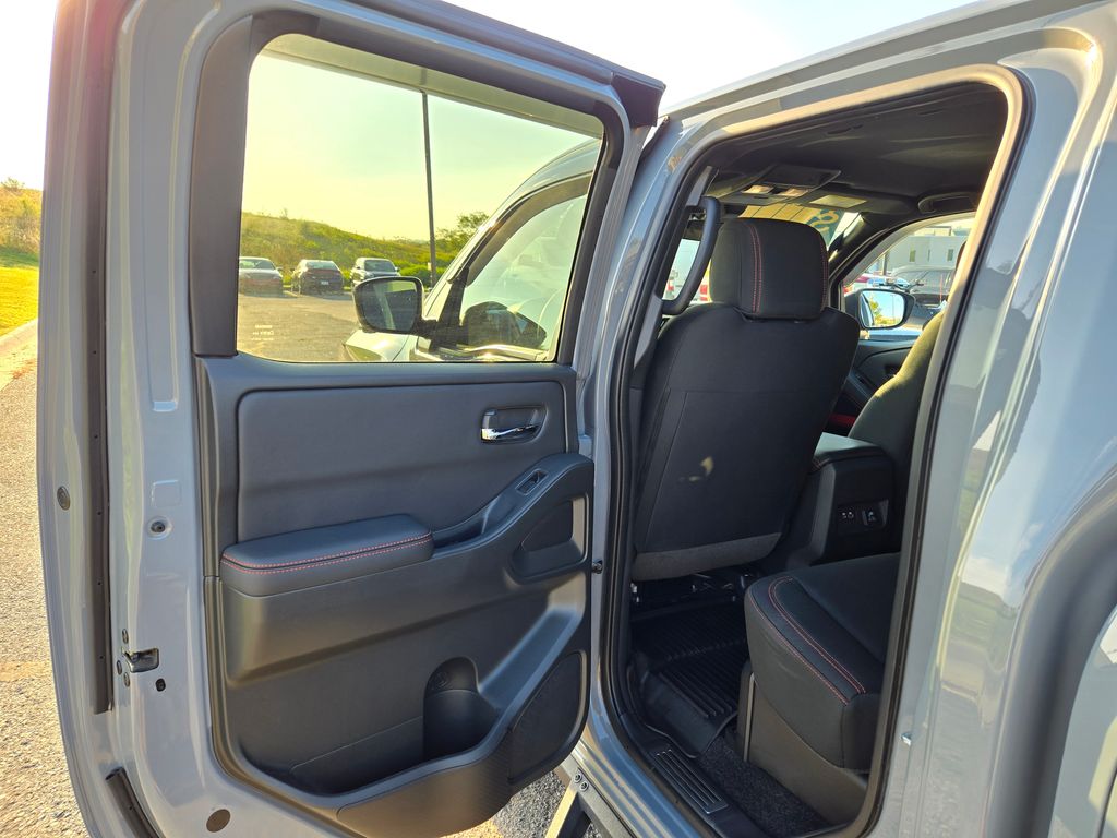 2023 Nissan Frontier PRO-4X photo 22