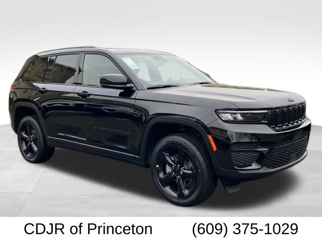 2025 Jeep Grand Cherokee Altitude's photo