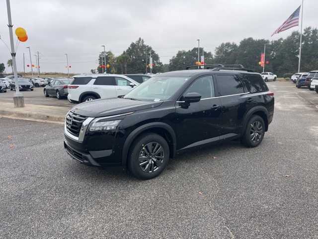 2025 Nissan Pathfinder SV photo 2