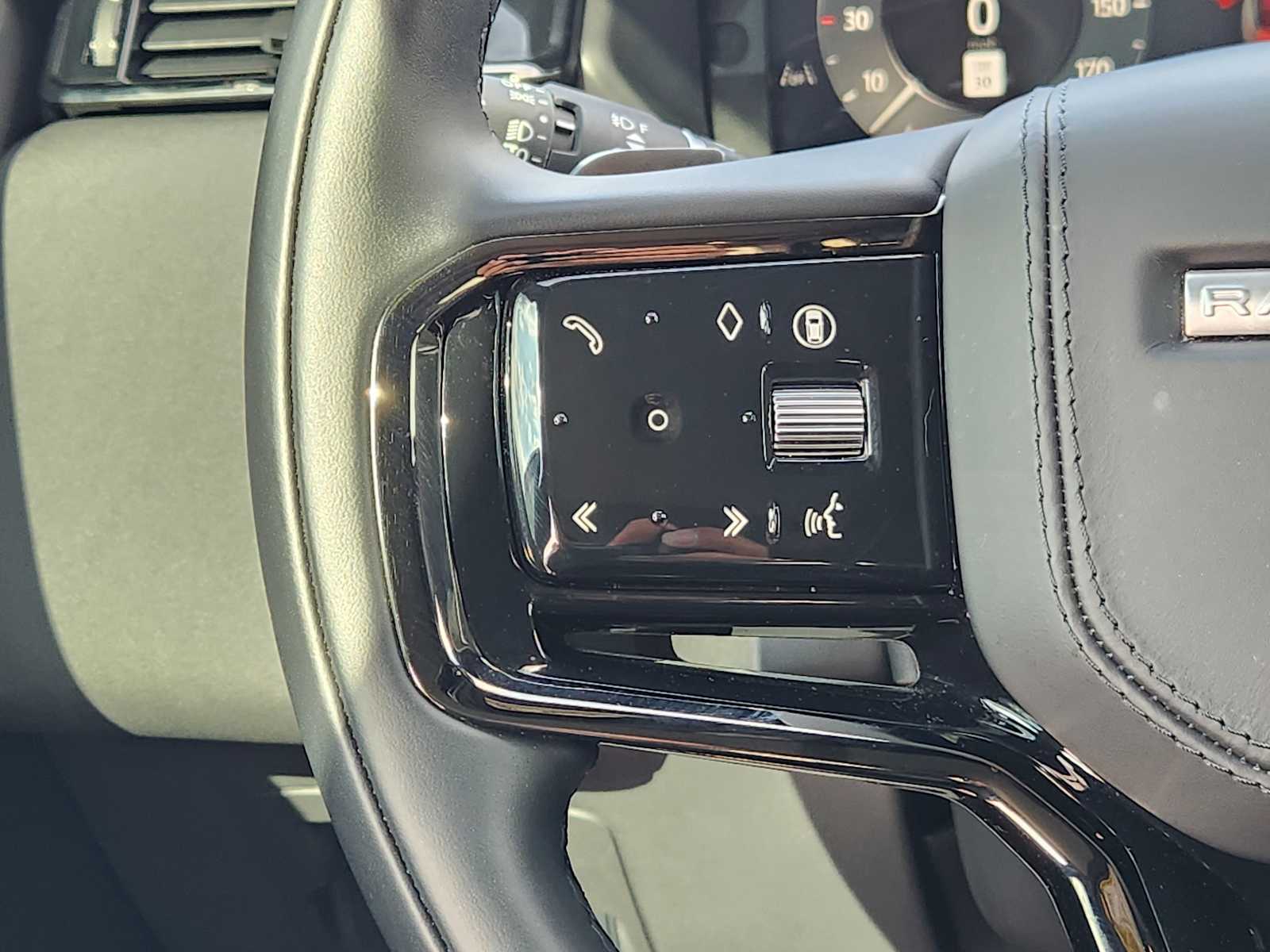 2025 Land Rover Range Rover SE photo 17