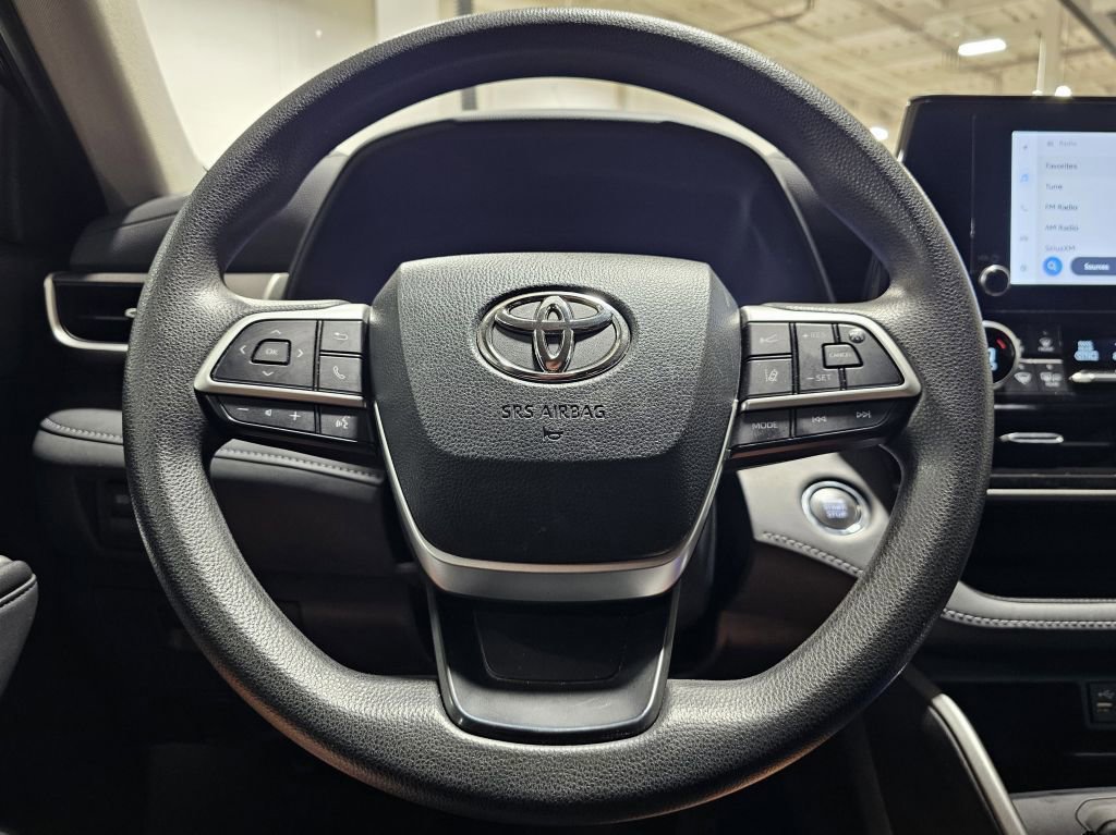 2023 Toyota Highlander L photo 19