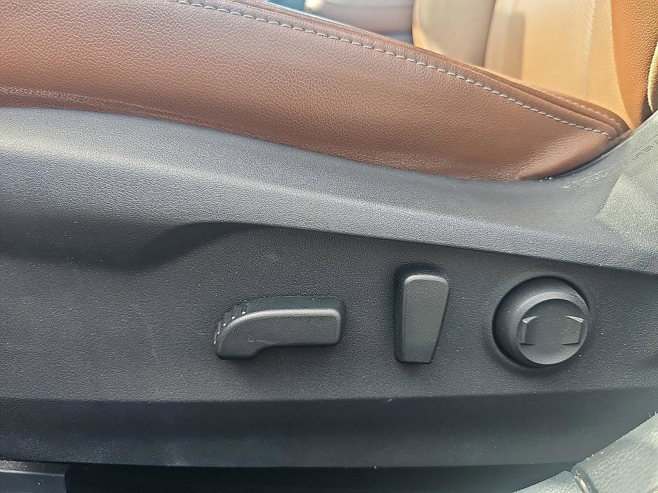 2021 Subaru Outback Touring photo 17