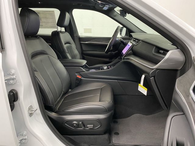 2025 Jeep Grand Cherokee Limited photo 32