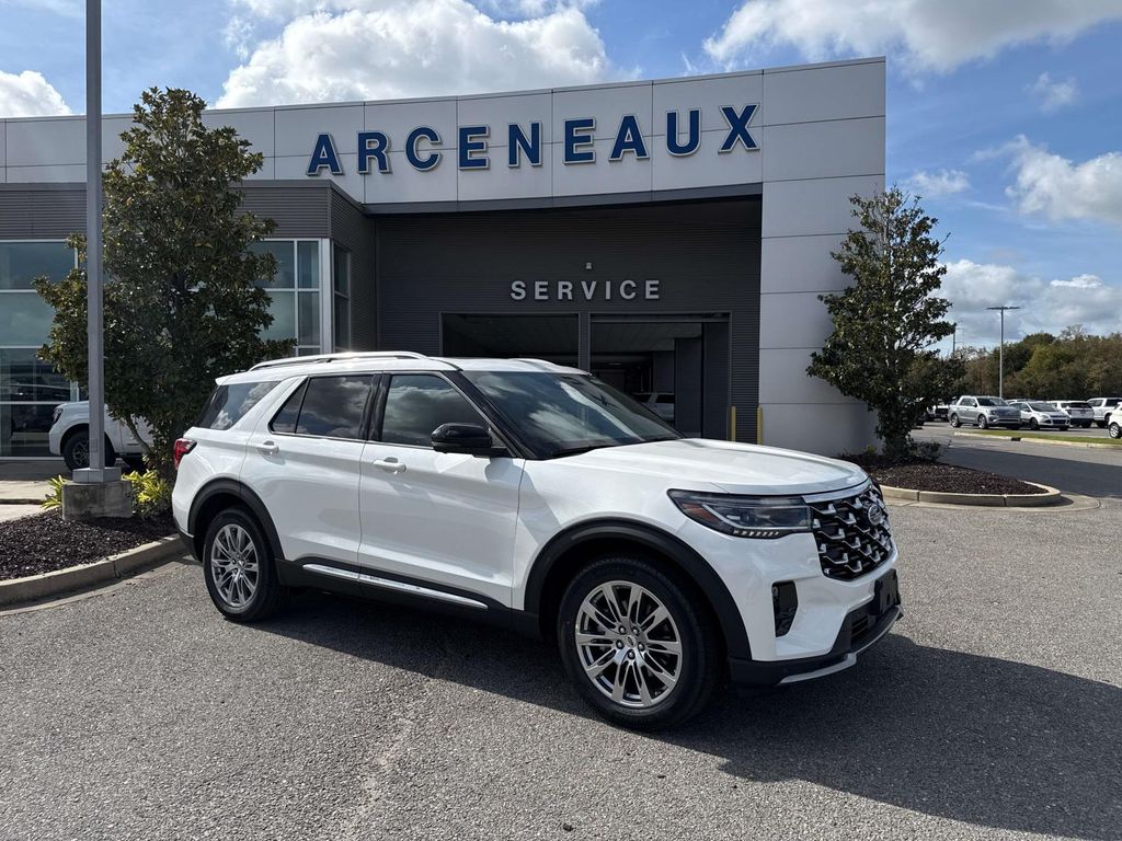 2026 Ford Explorer Platinum's photo