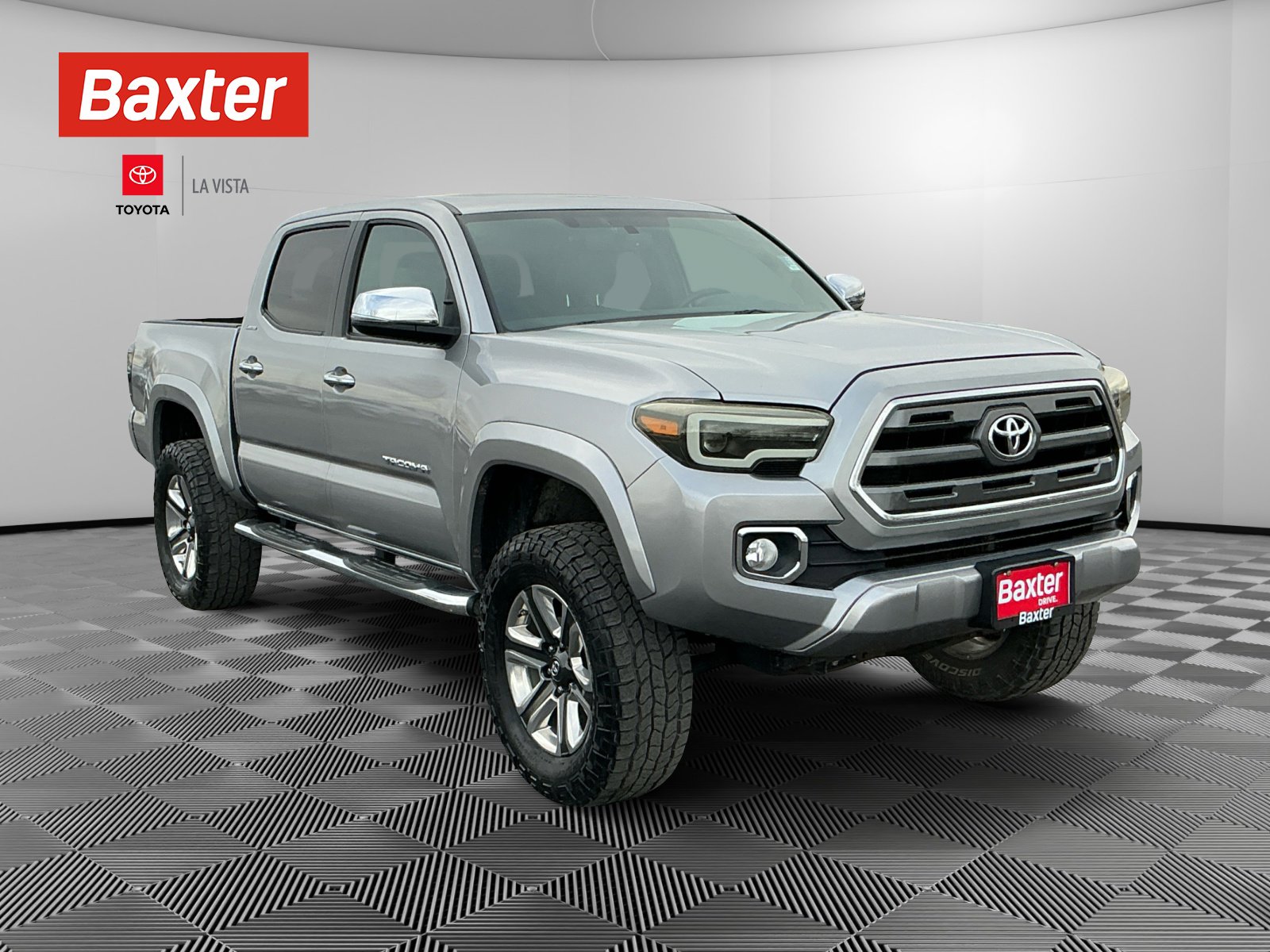 2017 Toyota Tacoma Limited's photo