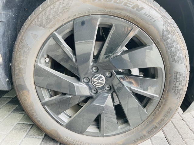 2024 Volkswagen Atlas SE Technology photo 2