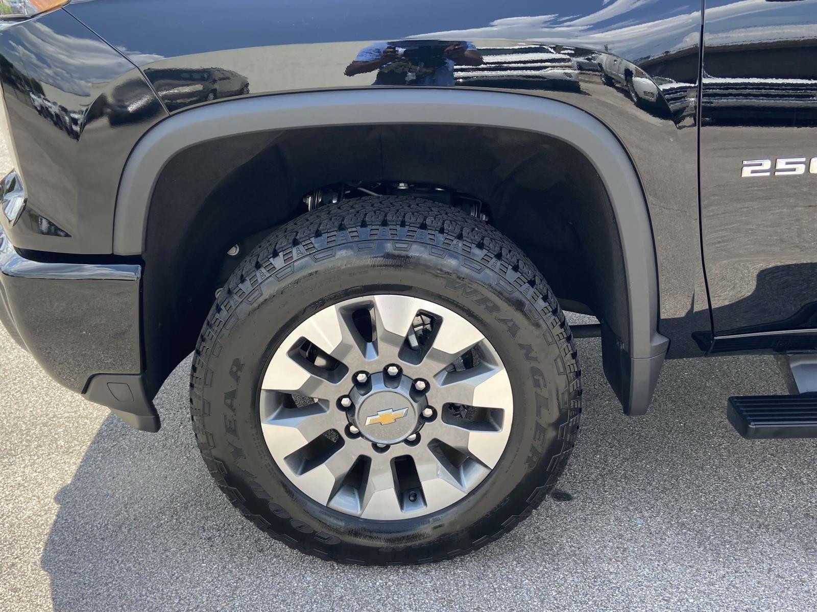 2024 Chevrolet Silverado 2500HD Custom photo 29