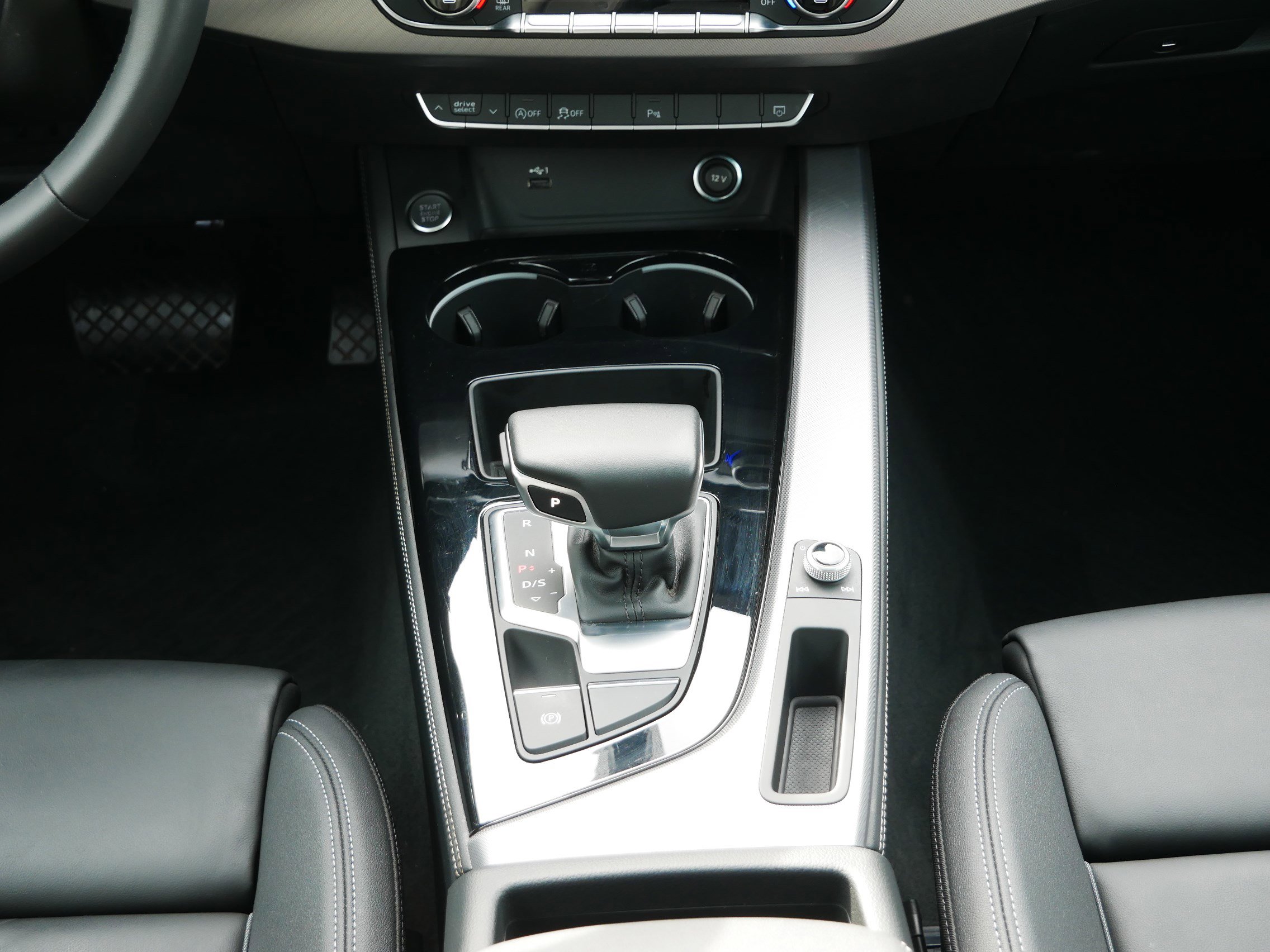 2023 Audi A4 S line Quattro Premium Plus photo 21