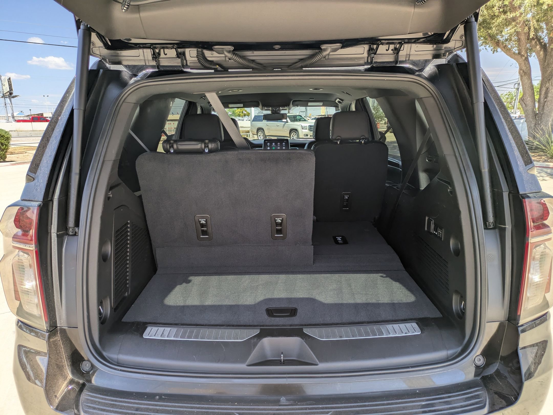 2021 Chevrolet Tahoe Z71 photo 25