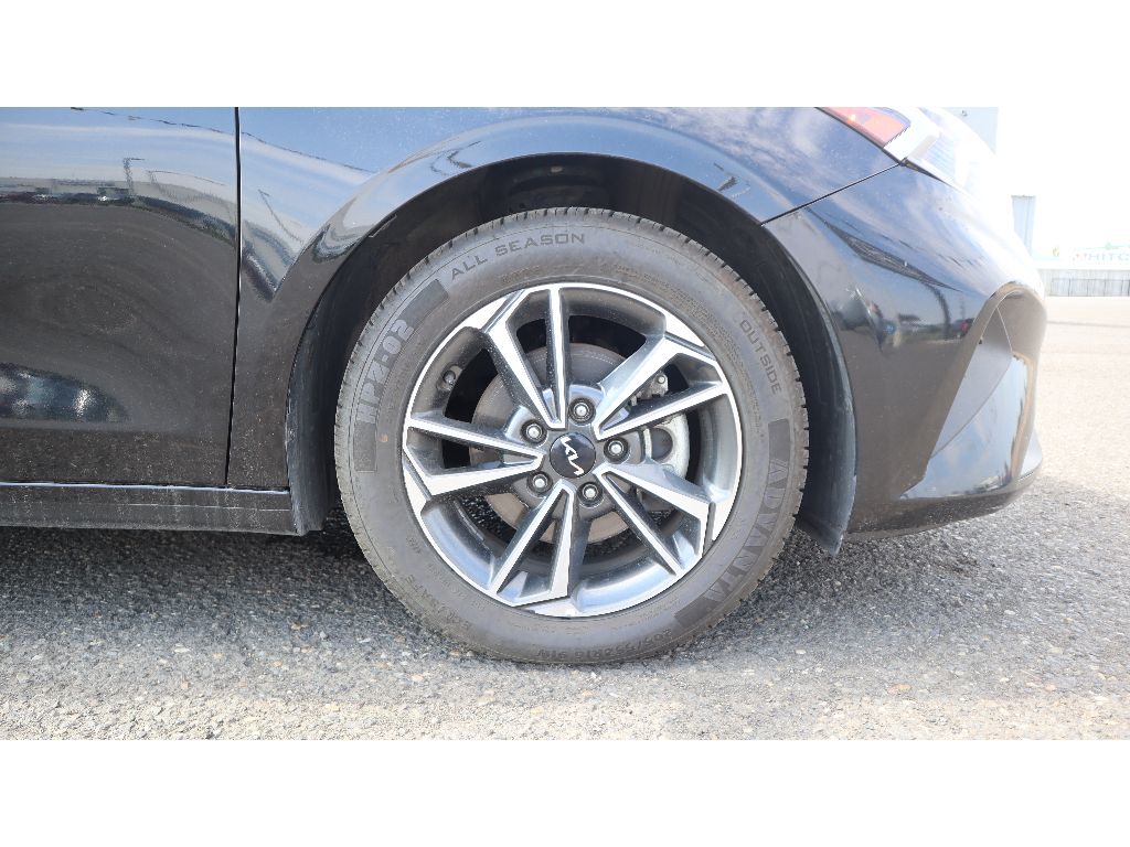 2023 Kia Forte LXS photo 24