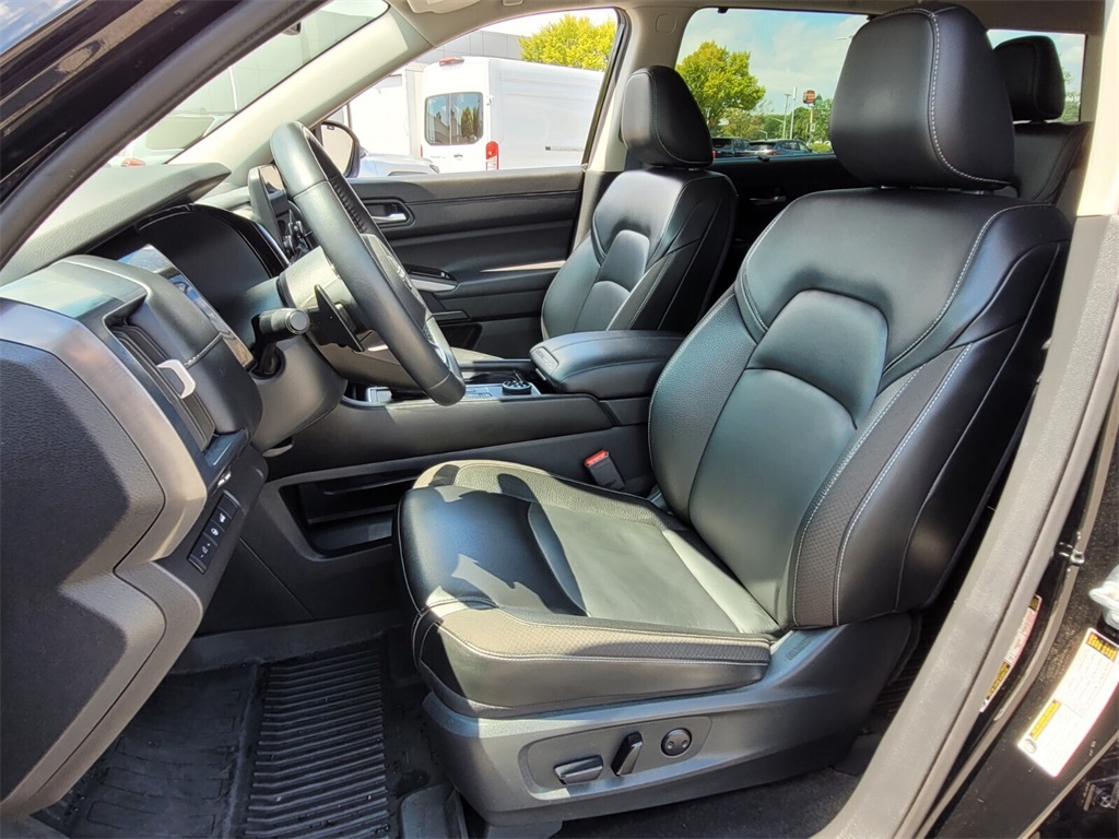 2024 Nissan Pathfinder SL photo 5