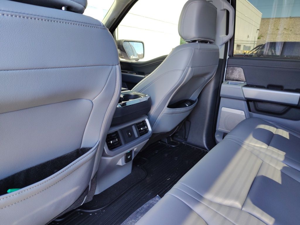 2025 Ford F-150 Lightning photo 4