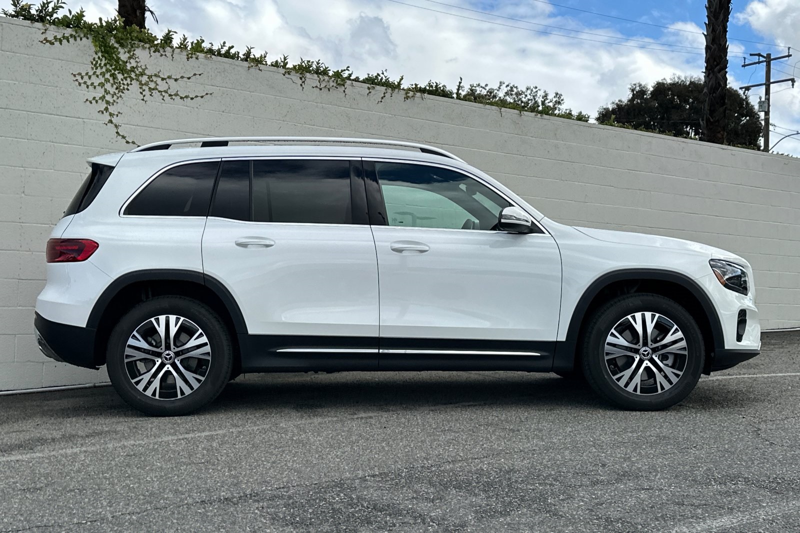 2026 Mercedes Benz GLB 250 photo 4