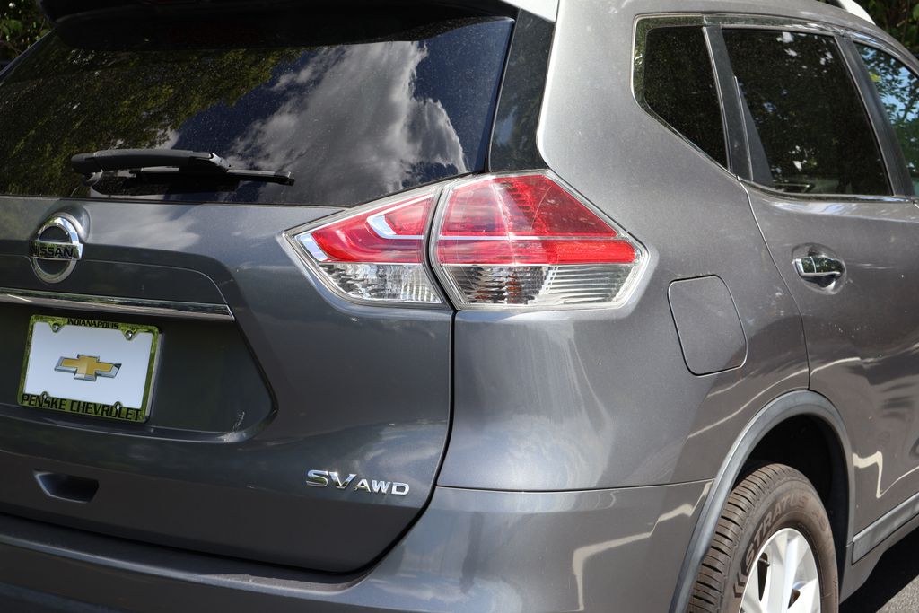 2016 Nissan Rogue SV photo 6