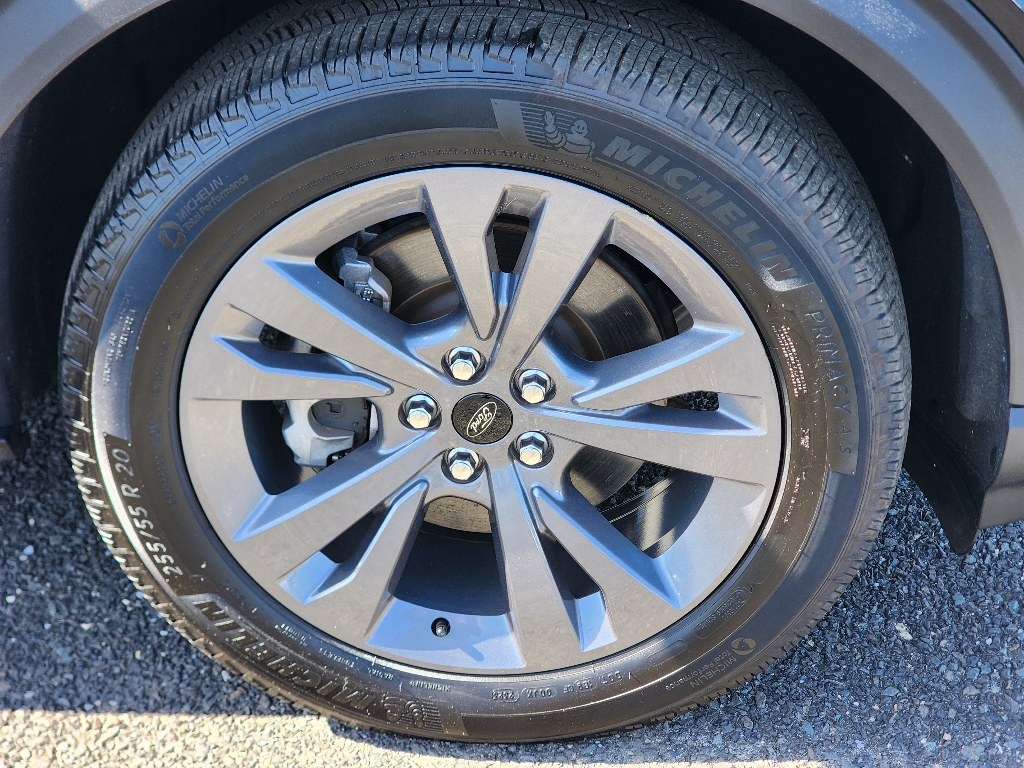 2023 Ford Explorer XLT photo 3